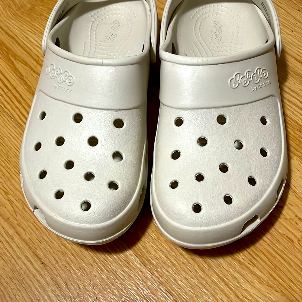 Jibbitz by Crocs. Size Men8, Women10. Bone color.